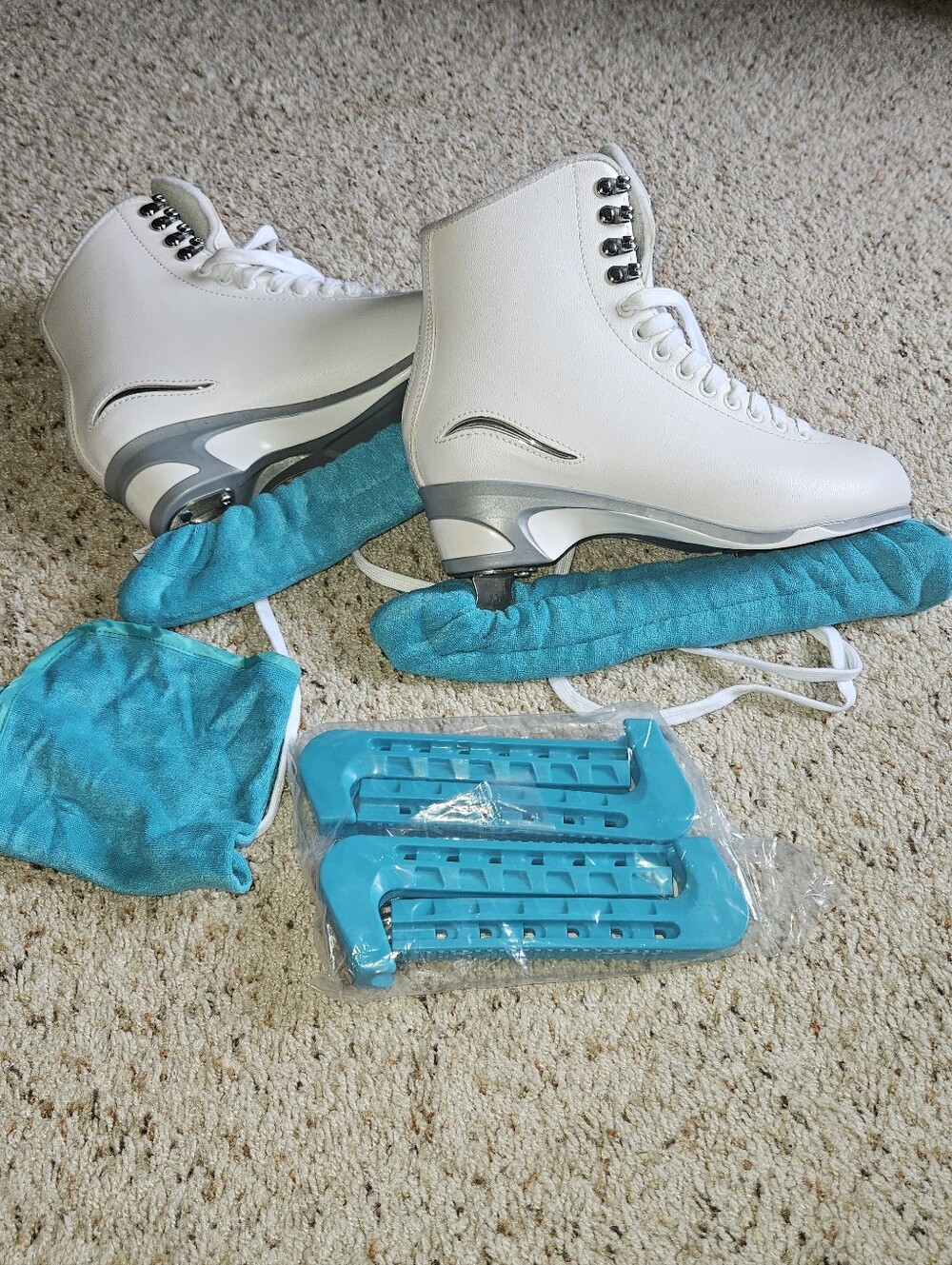 Jackson Ultima 450 Figure Skates Size 9 - With Soakers And Guards Included
